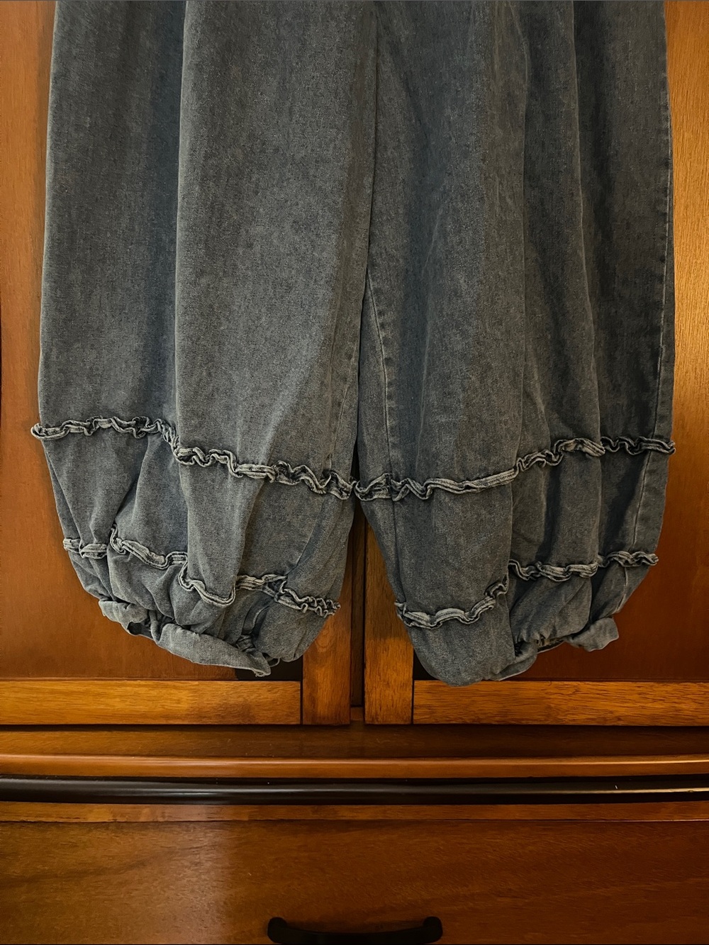 Easel Washed Blue Denim Cropped Harem Pants w/Double Ruffle at Hem-Pockets - Picture 4 of 9